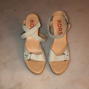 Kors Michael Kors white wood pumps size 8